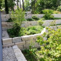 Bepflanzung Natursteinmauer