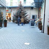 Königsplatz Schwabach: Innenhof Mit Pflanztroegen