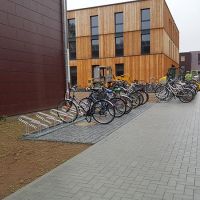 Pflasterfläche mit Fahrradständer