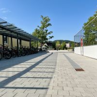 Schulhof Spalatin Schule Spalt   Betonpflasterbelag