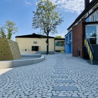 Schulhof Spalatin Schule Spalt   Weg Trittplatten