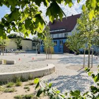 Schulhof Spalatin Schule Spalt   Bersicht
